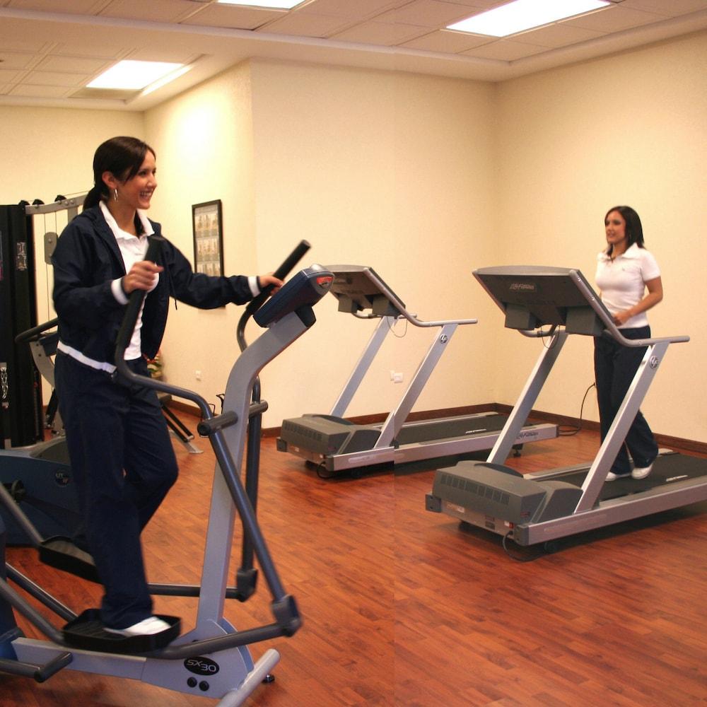 Safi Royal Luxury Valle San Pedro Garza Garcia Dış mekan fotoğraf Two women on treadmills