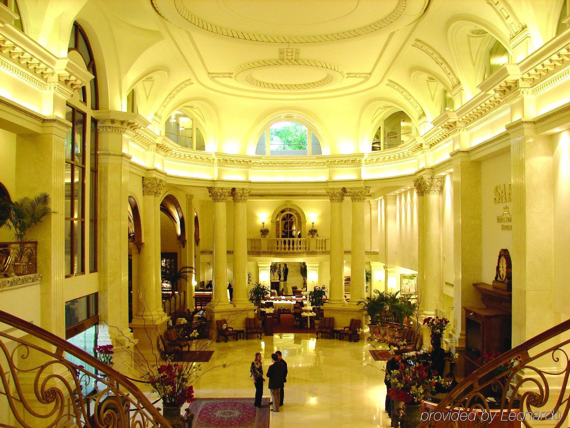 Safi Royal Luxury Valle San Pedro Garza Garcia İç mekan fotoğraf The lobby of the hotel
