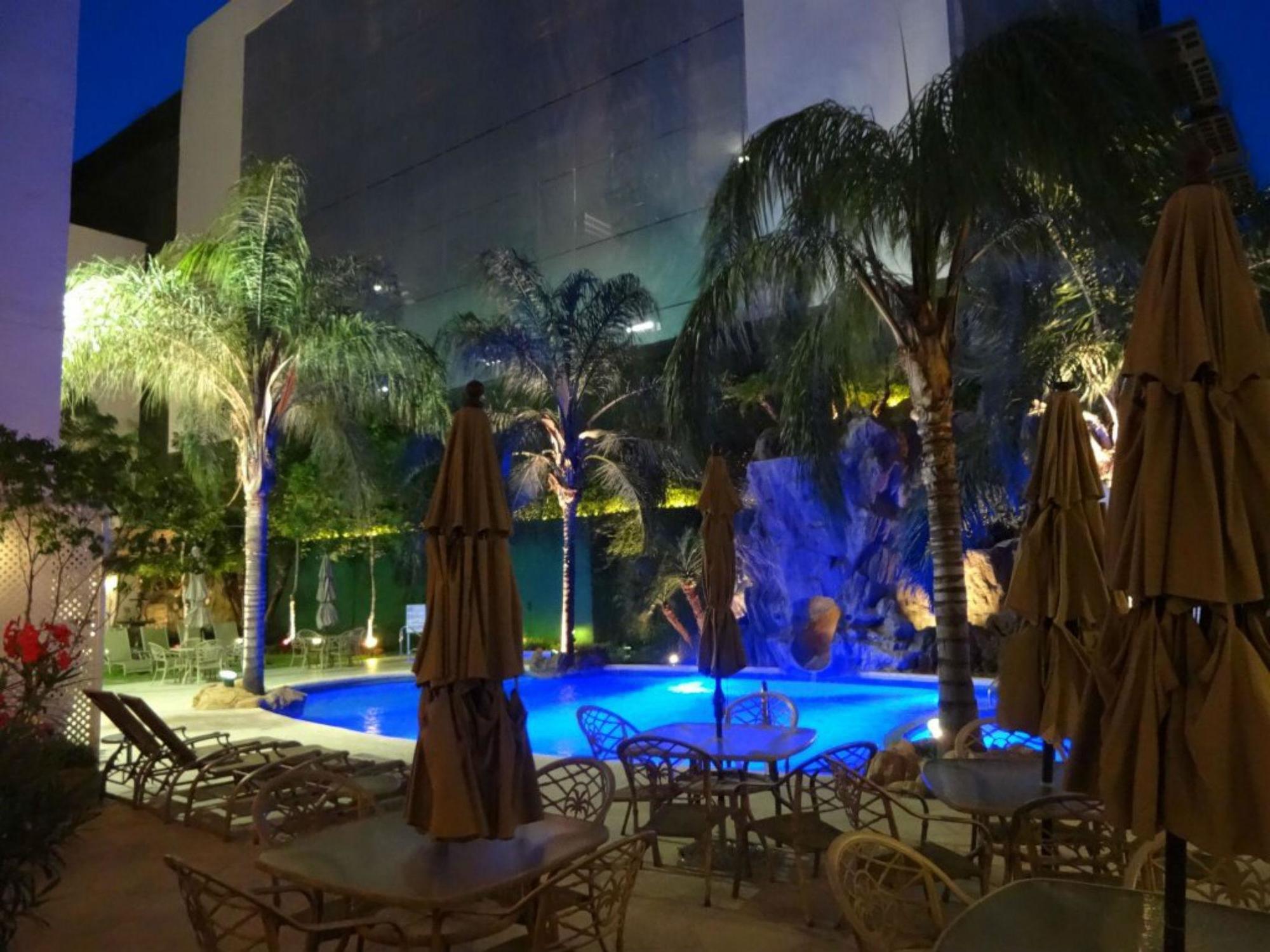 Safi Royal Luxury Valle San Pedro Garza Garcia Dış mekan fotoğraf Hotel's pool
