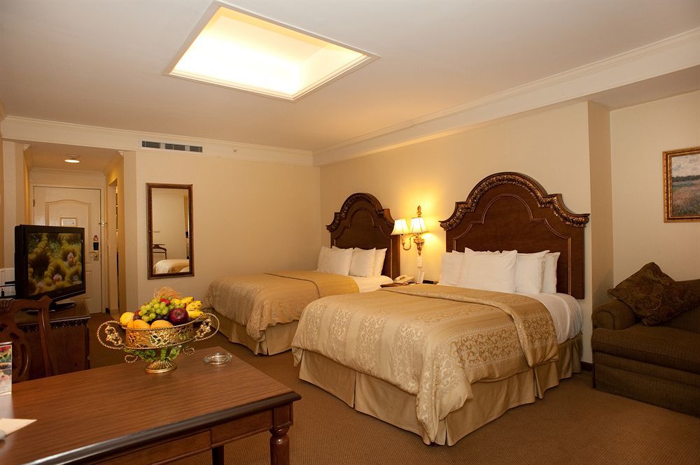 Safi Royal Luxury Valle San Pedro Garza Garcia Dış mekan fotoğraf A room at the Inn at the Opera